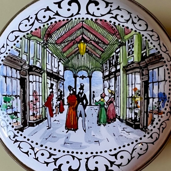 Crummles & Co. Enamel Pill/Snuff Box - Zelli, Burlington Arcade, London - Picture 3 of 10